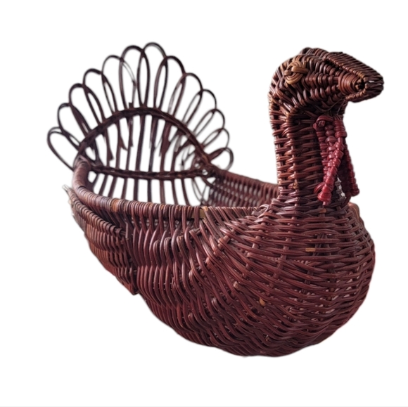 Vintage Straw Wicker Thanksgiving Decor Turkey Basket Table Piece - Picture 2 of 7